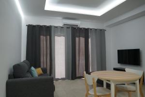 Telewizja i/lub zestaw kina domowego w obiekcie Apartamento Turistico Hermanos Infantes