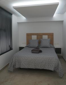 Łóżko lub łóżka w pokoju w obiekcie Apartamento Turistico Hermanos Infantes