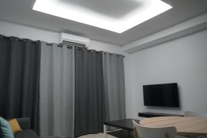 Telewizja i/lub zestaw kina domowego w obiekcie Apartamento Turistico Hermanos Infantes