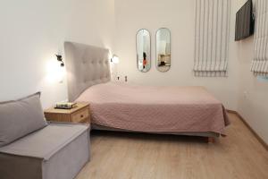 Een bed of bedden in een kamer bij Platanos house