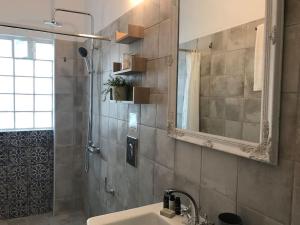 Kúpeľňa v ubytovaní Katoi House - Central Skyros Village + 37 fotografií