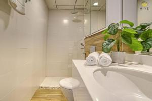 a bathroom with a tub and a toilet and a plant at Beautiful 2 Bedroom Apartment in J8 in Dubai