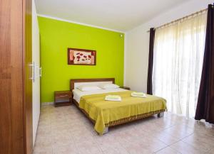 Posteľ alebo postele v izbe v ubytovaní Three Apartment Complex With Pool + 16 fotografií