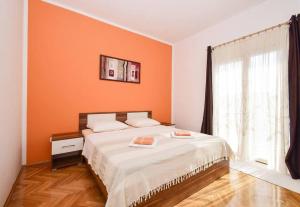 Posteľ alebo postele v izbe v ubytovaní Three Apartment Complex With Pool