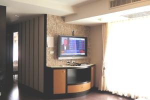 Gallery image of 7A - 2 Bedroom Downtown Apartment with shared Pool in Makkasan