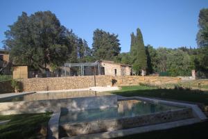Bazén v ubytování Agriturismo Il Broletto nebo v jeho okolí