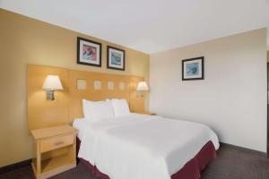 Postel nebo postele na pokoji v ubytování Quality Inn
