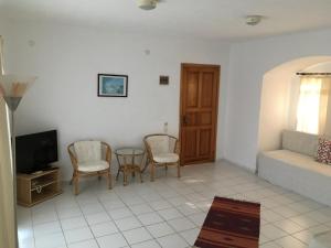 A television and/or entertainment centre at Omar Hotel & Suites Még 35 kép