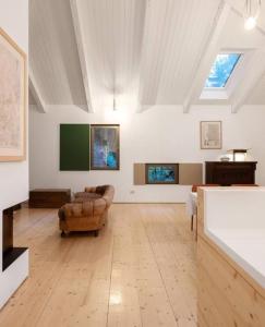 TV a/nebo společenská místnost v ubytování Charming 6-Bed Cottage in Geres National Park