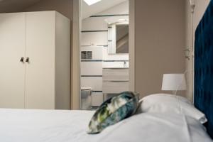 A bed or beds in a room at Le Stanze di Gianmarmo - Via di Mezzo