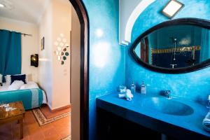 Un ou plusieurs lits dans un hébergement de l'établissement ArtHouse Cinema Hotel