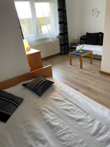 Postel nebo postele na pokoji v ubytování Hołcyna 21