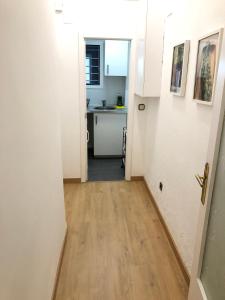 Kuchyňa alebo kuchynka v ubytovaní NEW! Apartment in Sarria near Metro