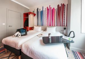 Postel nebo postele na pokoji v ubytování ibis Styles Lille Centre Grand Place