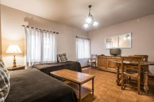 a living room with a couch and a table at Riu Nere Mountain Apartments in Vielha