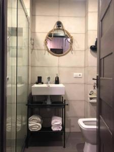 Ένα μπάνιο στο New Gudauri Room 526 +24 φωτογραφίες