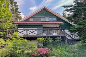 Taman di luar HARUNA SKY Panoramic view of Nasu,private space surrounded by fir trees,relaxing stone bath,watching movies on a 120inch big screen