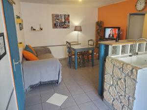 Posezení v ubytování Pause Appart 40 m2 avec cour privative - Spacieux & Confortable