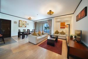 Posezení v ubytování Park Apartments Dubai, an Edge By Rotana Hotel