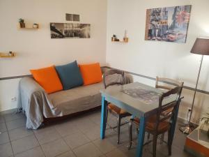 Posezení v ubytování Pause Appart 40 m2 avec cour privative - Spacieux & Confortable