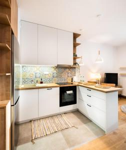 Kuchyňa alebo kuchynka v ubytovaní Mokotów Passion Apartment