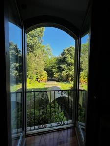A garden outside Appartamento in Villa Storica