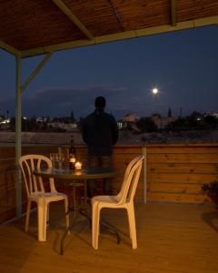 Moonlight Suite Arad צימר אור הירח, ערד的阳台或露台