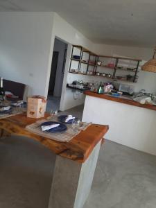 Casas Peroba Maragogi的厨房或小厨房