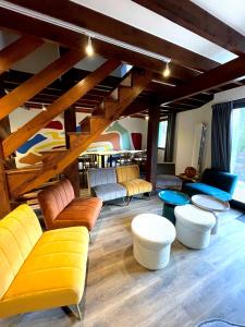 a living room with a bunch of chairs and tables at Gîte Tribü in Eaux-Bonnes