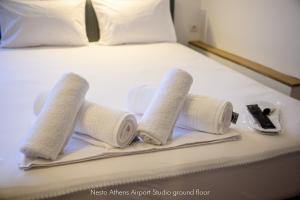 Postel nebo postele na pokoji v ubytování Nesto Athens Airport Zen