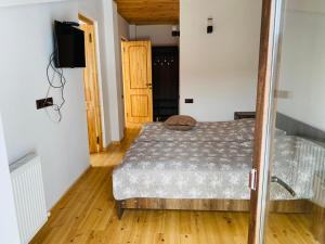 Letto o letti in una camera di House Near Forest