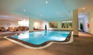 a large swimming pool in a hotel lobby at PortoBay Falesia in Albufeira