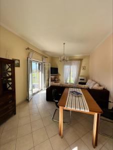 A kitchen or kitchenette at Ria Apartments