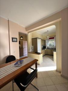 A kitchen or kitchenette at Ria Apartments