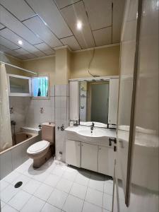 A bathroom at Ria Apartments Még 14 kép