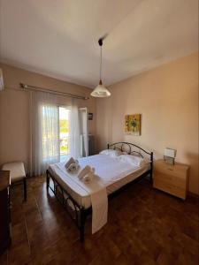 A bed or beds in a room at Ria Apartments