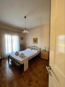 A bed or beds in a room at Ria Apartments
