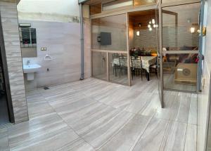 a room with a table and a dining room at Petite Villa de 160m2 à Mohammedia in Mohammedia +37 photos