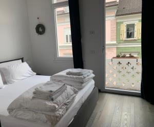 Posteľ alebo postele v izbe v ubytovaní L'ECLECTIQUE Bolzano