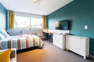 Televízia a/alebo spoločenská miestnosť v ubytovaní double appartement, saint michel, parking, wifi