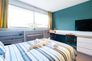 Posteľ alebo postele v izbe v ubytovaní double appartement, saint michel, parking, wifi