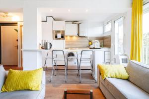 Kuchyňa alebo kuchynka v ubytovaní double appartement, saint michel, parking, wifi