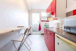Kuchyňa alebo kuchynka v ubytovaní double appartement, saint michel, parking, wifi