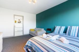 Posteľ alebo postele v izbe v ubytovaní double appartement, saint michel, parking, wifi