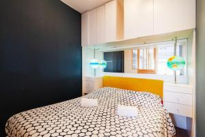 Posteľ alebo postele v izbe v ubytovaní double appartement, saint michel, parking, wifi