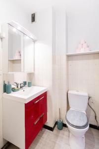 Kúpeľňa v ubytovaní double appartement, saint michel, parking, wifi