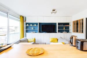 Televízia a/alebo spoločenská miestnosť v ubytovaní double appartement, saint michel, parking, wifi