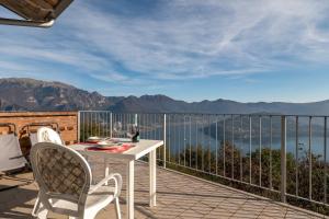 a balcony with a table and chairs and a view of the water at Caravaggio in Parzanica
