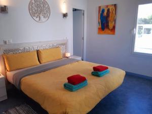 Postel nebo postele na pokoji v ubytování House in the center of albir, 2 min walk from the beach
