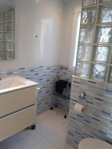 Koupelna v ubytování House in the center of albir, 2 min walk from the beach